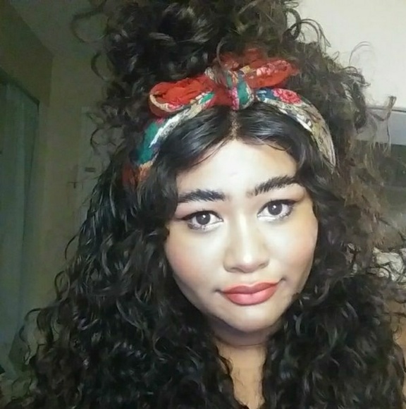 Meet your Posher, Mercedes - Picture 1 of 1